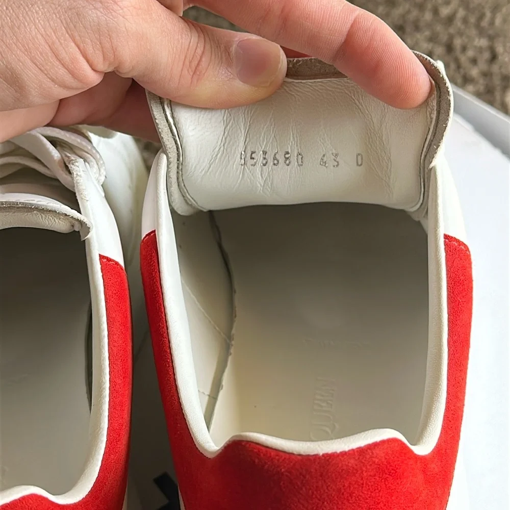 Alexander McQueen Men's Oversized
Sneaker 'Larry' in White/red. - Picture 6 of 11